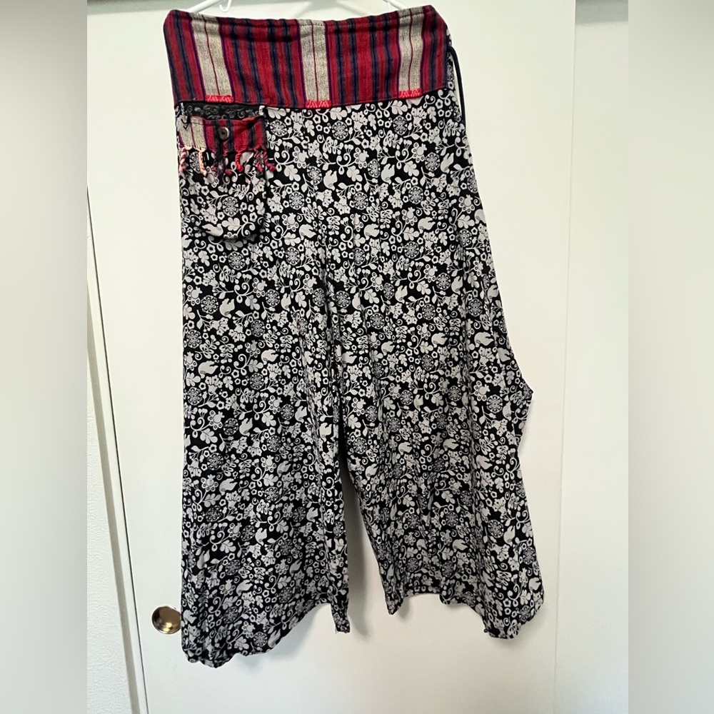 Black and White Floral Wide-Leg Pants